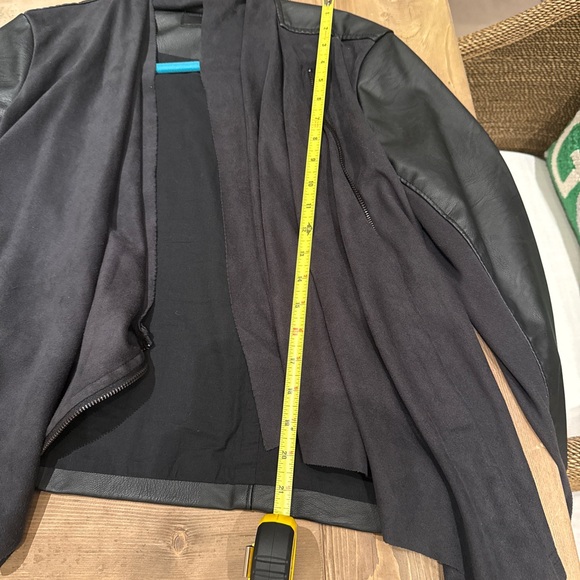 Open drape style blackish jacket. - Picture 6 of 7